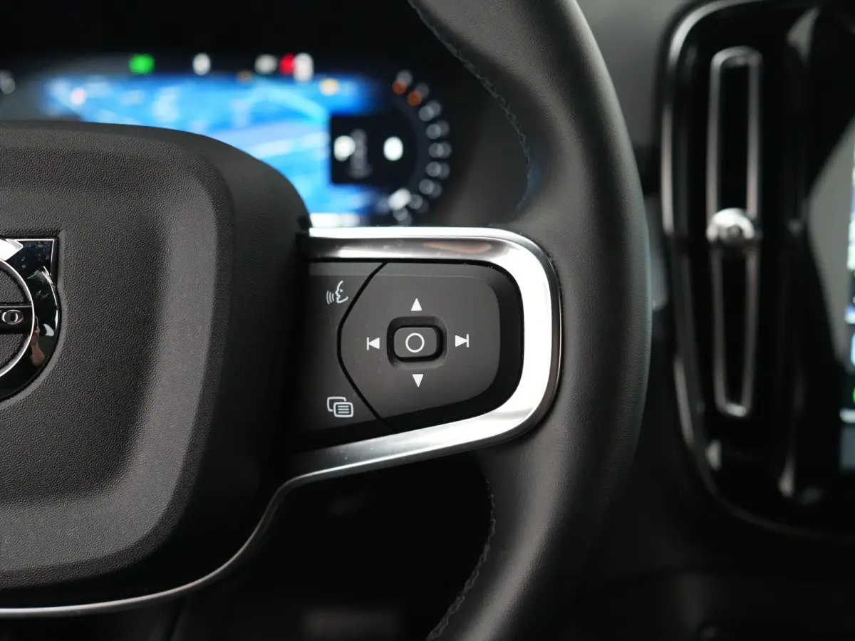 B4 Plus Dark | Harman/Kardon | Elek Stoelen | Camera | Trekhaak | All Season | Adaptive Cruise | BLIS | Pilot Assist