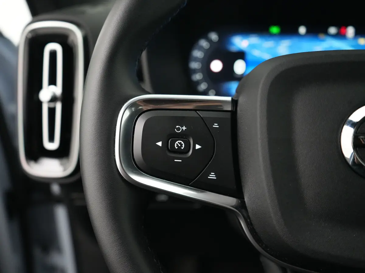 B4 Plus Dark | Harman/Kardon | Elek Stoelen | Camera | Trekhaak | All Season | Adaptive Cruise | BLIS | Pilot Assist