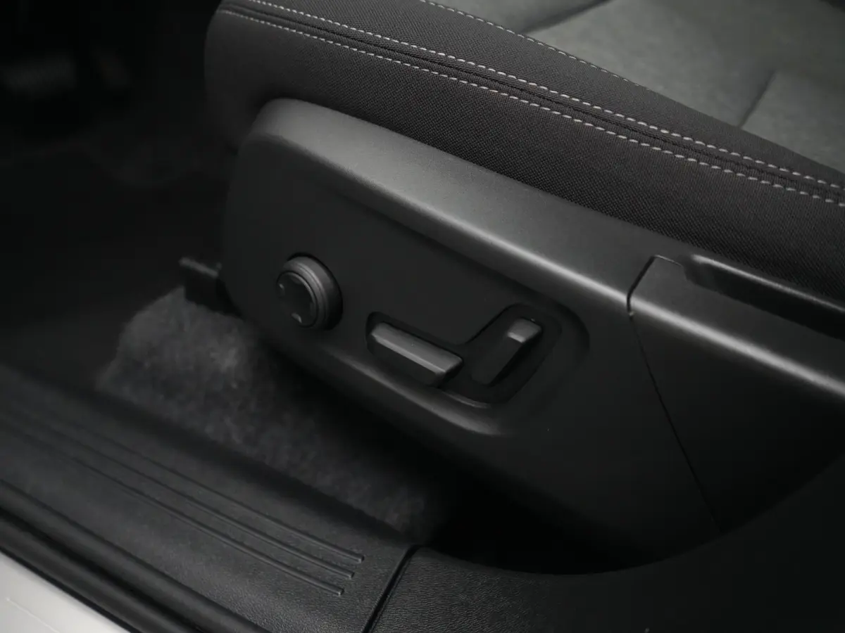 B4 Plus Dark | Harman/Kardon | Elek Stoelen | Camera | Trekhaak | All Season | Adaptive Cruise | BLIS | Pilot Assist