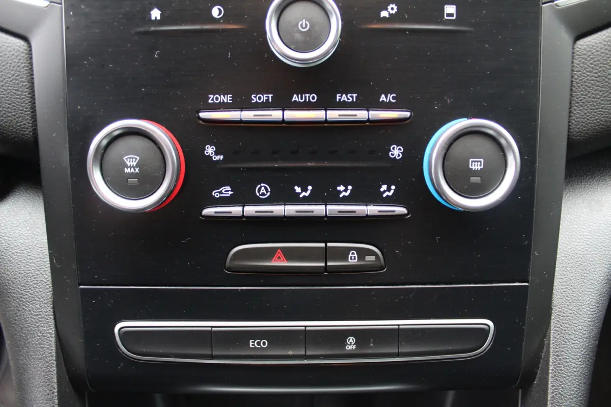 1.5 Blue dCi ZEN 116PK | Climate Control | NAVI | Trekhaak | PDC | Distributie vervangen! | EURO 6