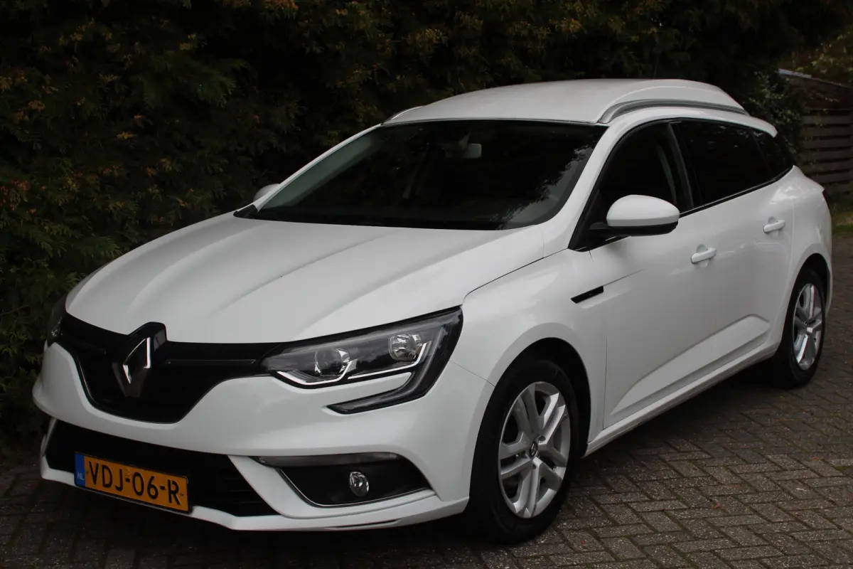 1.5 Blue dCi ZEN 116PK | Climate Control | NAVI | Trekhaak | PDC | Distributie vervangen! | EURO 6