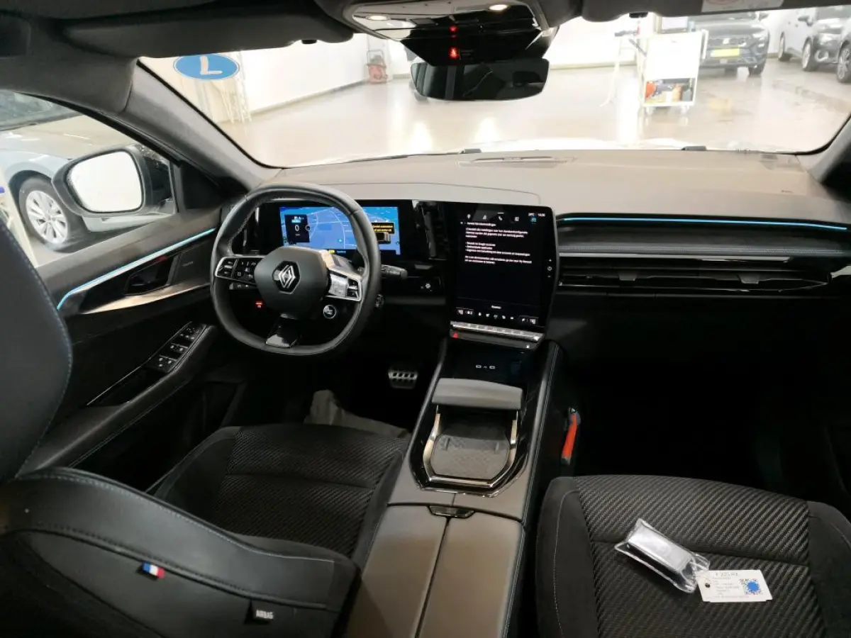 iconic esprit Alpine E-Tech full hybrid 200 | Trekhaak | Harman Kardon |