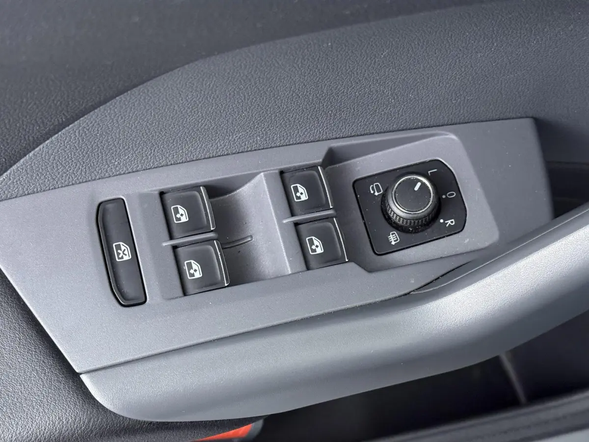 1.0 TSI Style | AUTOMAAT | Navigatie | Parkeercamera | Stoelverw. |