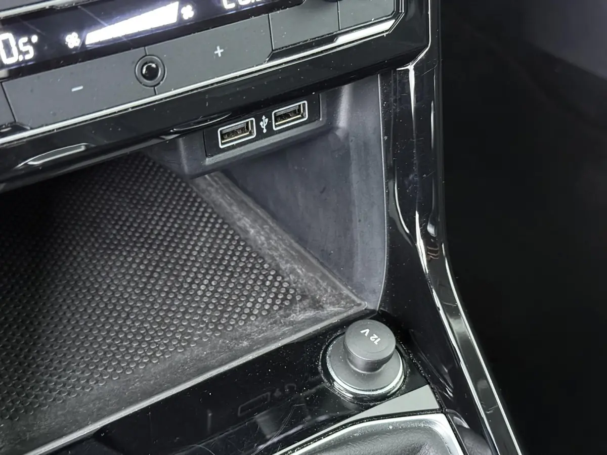 1.0 TSI Style | AUTOMAAT | Navigatie | Parkeercamera | Stoelverw. |