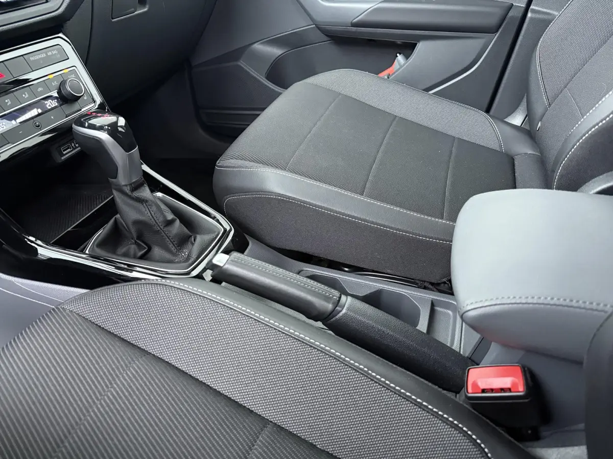 1.0 TSI Style | AUTOMAAT | Navigatie | Parkeercamera | Stoelverw. |