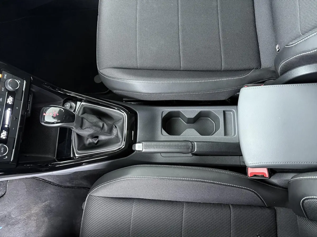 1.0 TSI Style | AUTOMAAT | Navigatie | Parkeercamera | Stoelverw. |