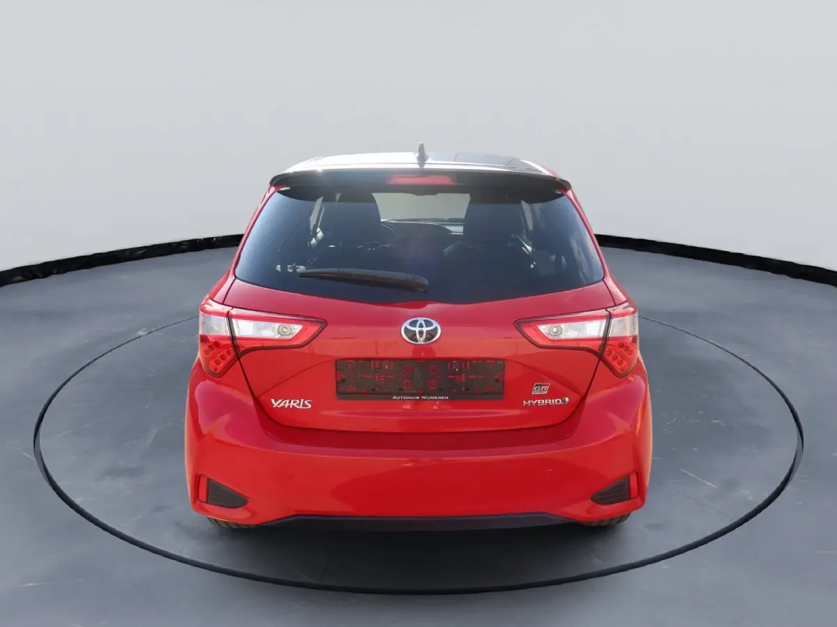 Toyota Yaris 1.5 Hybrid Sport Automaat 2019 Bi-Tone Camera 17” Keyless Cruise Control