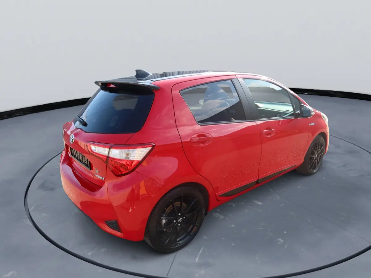 Toyota Yaris 1.5 Hybrid Sport Automaat 2019 Bi-Tone Camera 17” Keyless Cruise Control