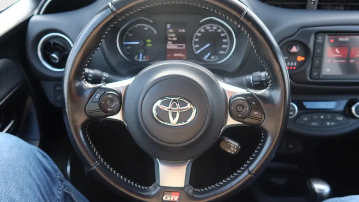 Toyota Yaris 1.5 Hybrid Sport Automaat 2019 Bi-Tone Camera 17” Keyless Cruise Control