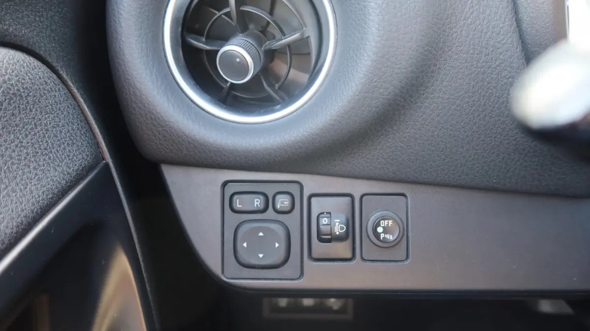 Toyota Yaris 1.5 Hybrid Sport Automaat 2019 Bi-Tone Camera 17” Keyless Cruise Control