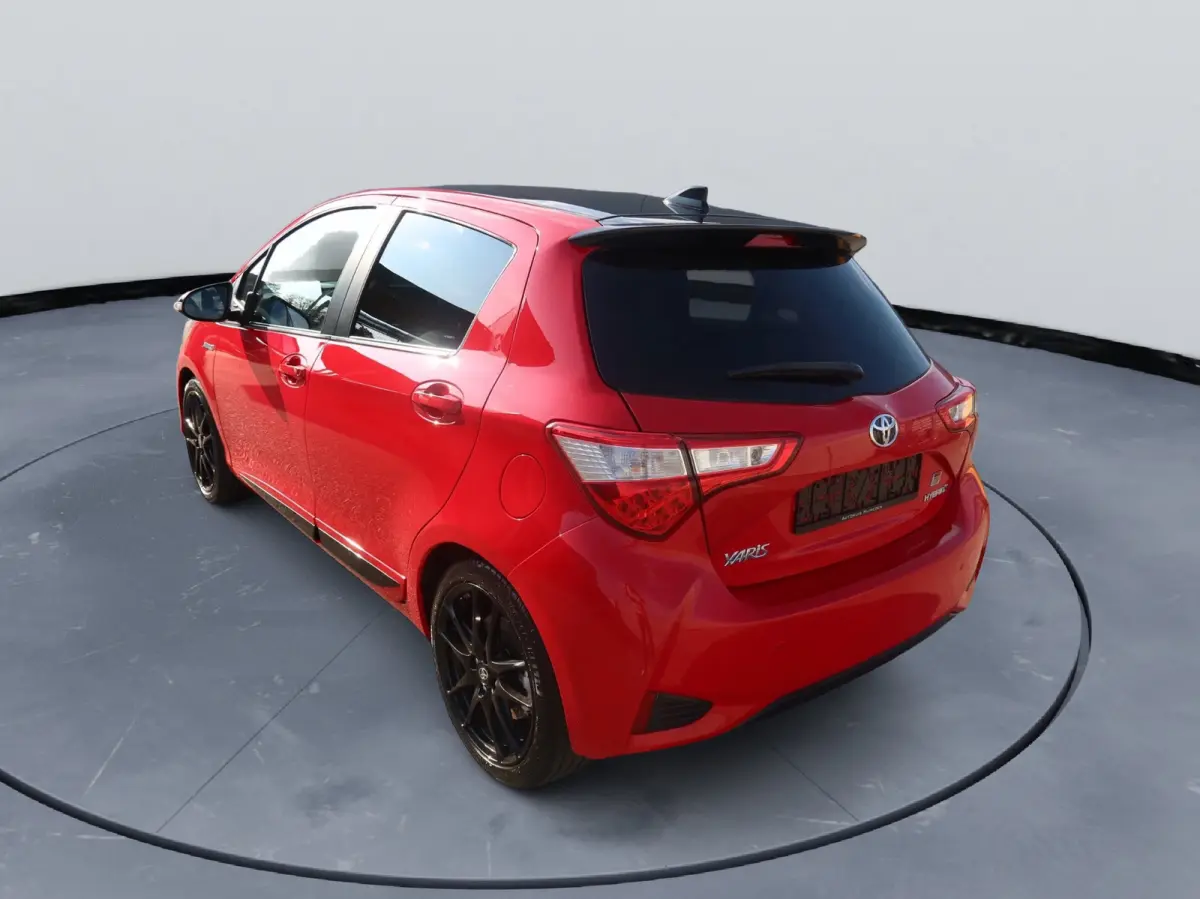 Toyota Yaris 1.5 Hybrid Sport Automaat 2019 Bi-Tone Camera 17” Keyless Cruise Control