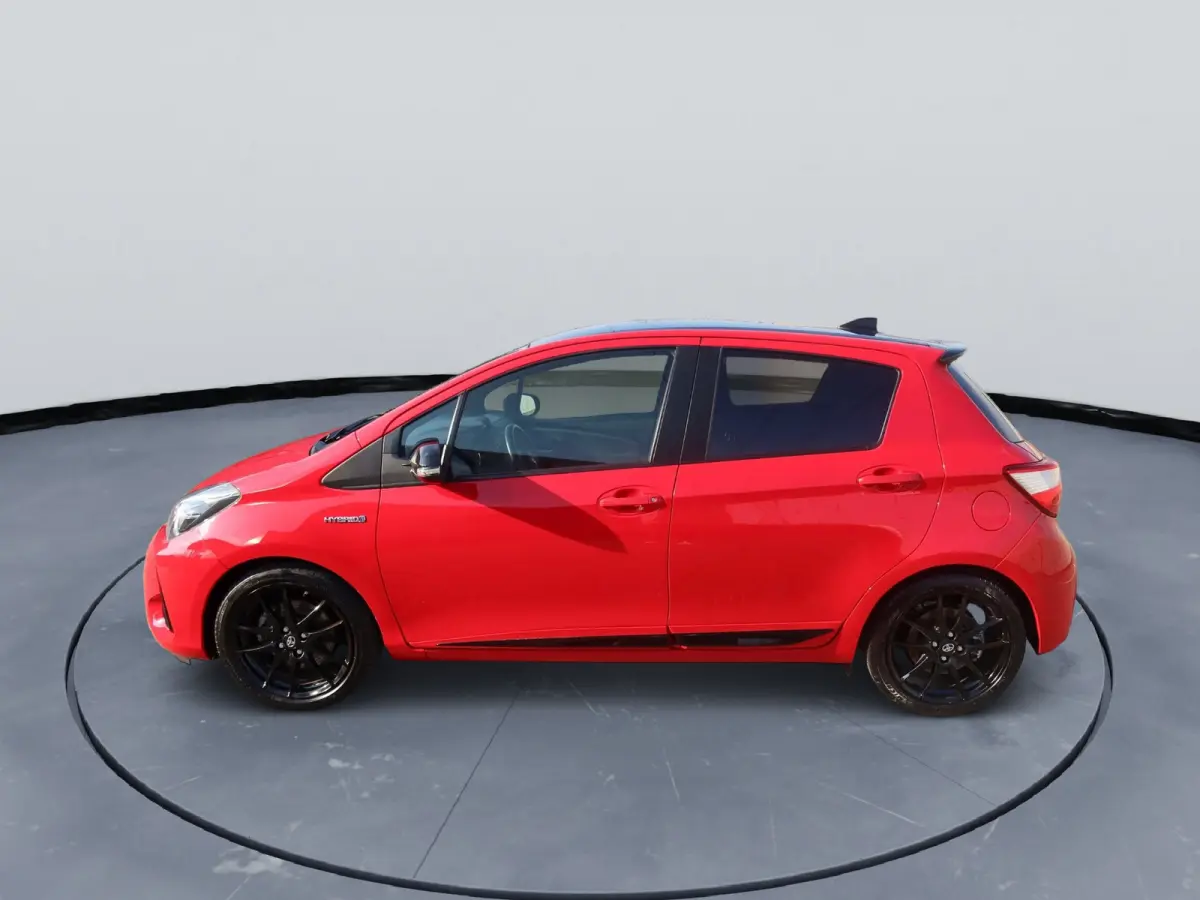 Toyota Yaris 1.5 Hybrid Sport Automaat 2019 Bi-Tone Camera 17” Keyless Cruise Control