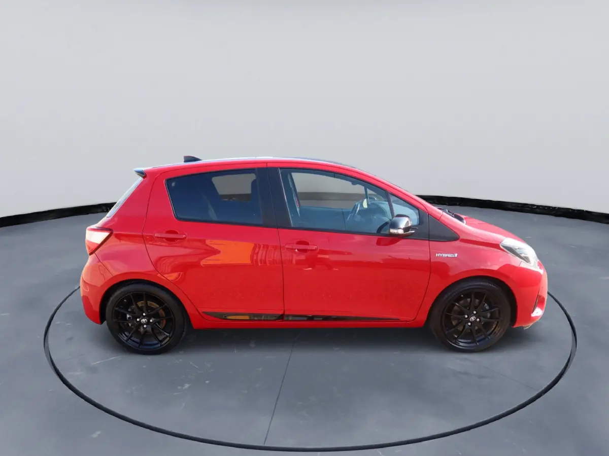 Toyota Yaris 1.5 Hybrid Sport Automaat 2019 Bi-Tone Camera 17” Keyless Cruise Control