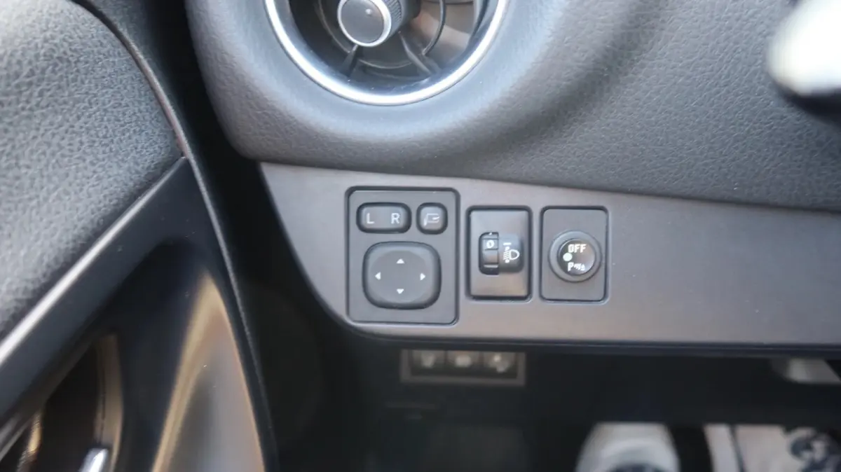 Toyota Yaris 1.5 Hybrid Sport Automaat 2019 Bi-Tone Camera 17” Keyless Cruise Control
