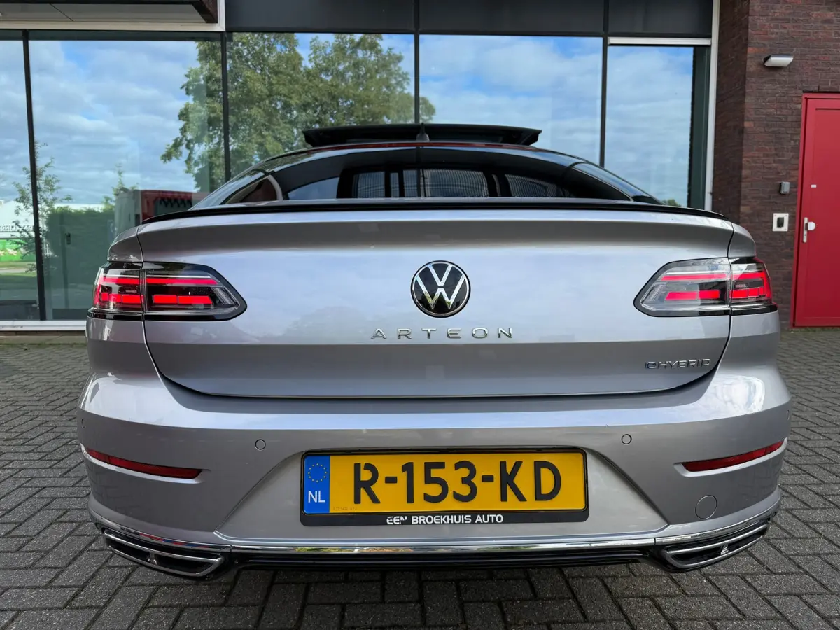 1.4 TSI eHybrid R-Line Business+ - Automaat - Winterpakket - Navi - Leder -Org.NL