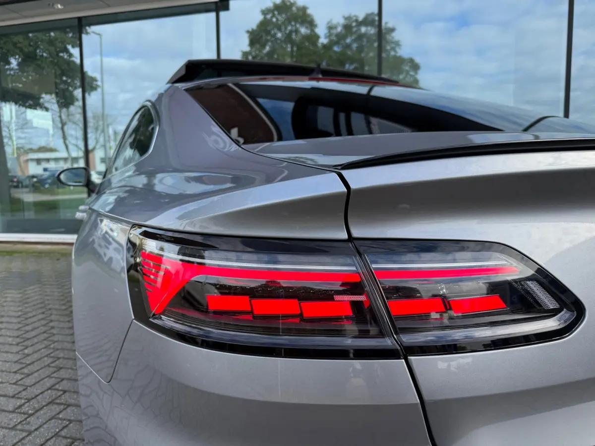 1.4 TSI eHybrid R-Line Business+ - Automaat - Winterpakket - Navi - Leder -Org.NL