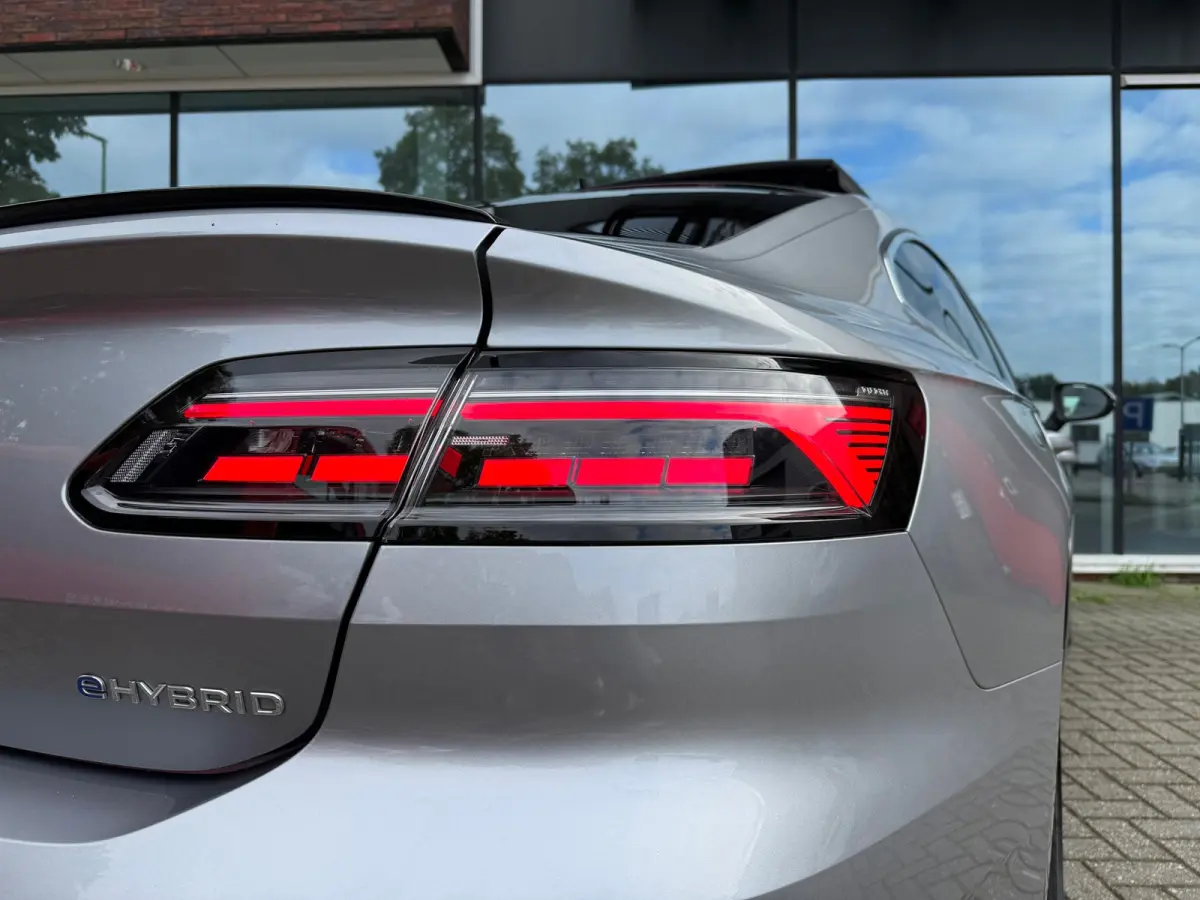 1.4 TSI eHybrid R-Line Business+ - Automaat - Winterpakket - Navi - Leder -Org.NL