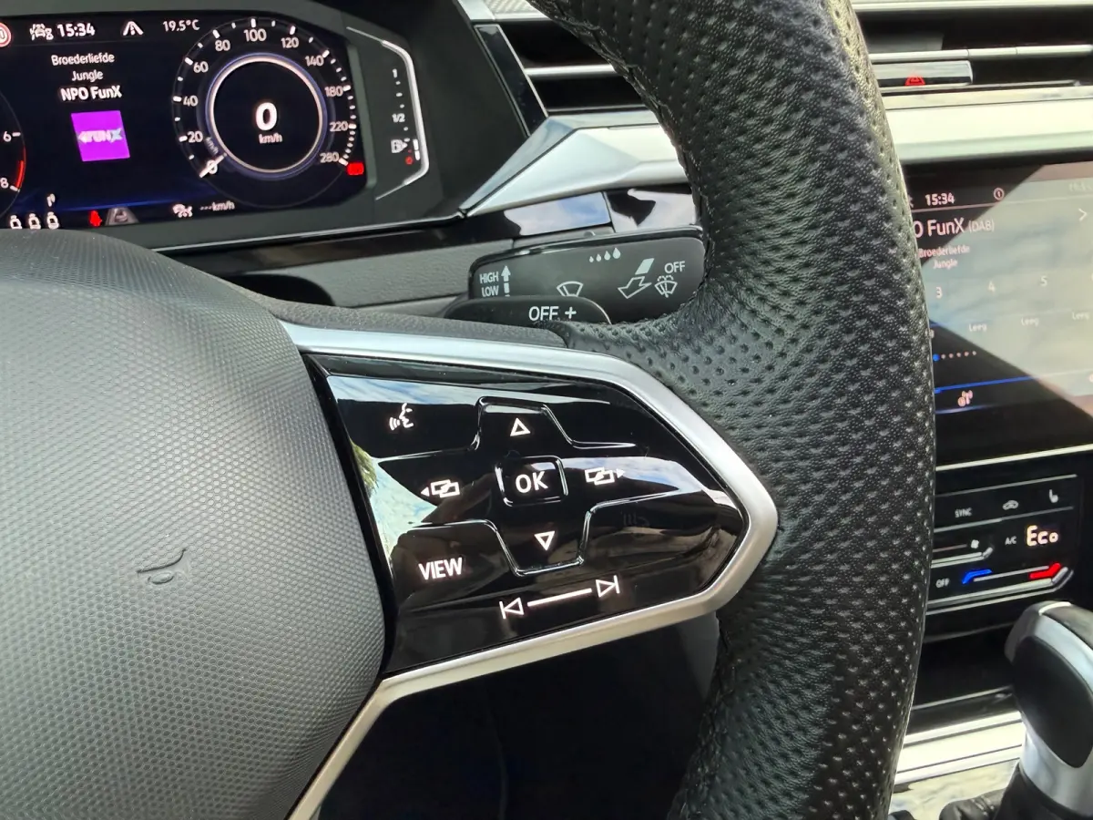 1.4 TSI eHybrid R-Line Business+ - Automaat - Winterpakket - Navi - Leder -Org.NL