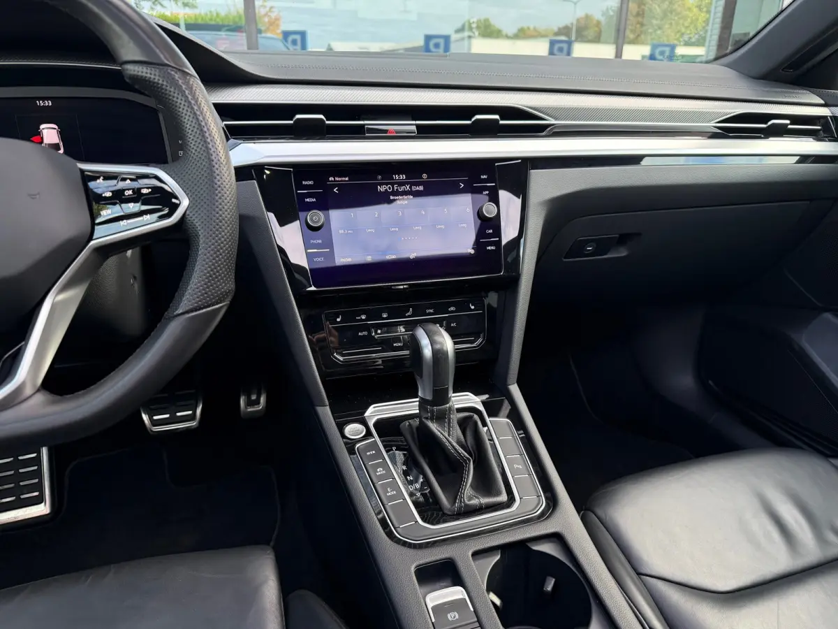 1.4 TSI eHybrid R-Line Business+ - Automaat - Winterpakket - Navi - Leder -Org.NL