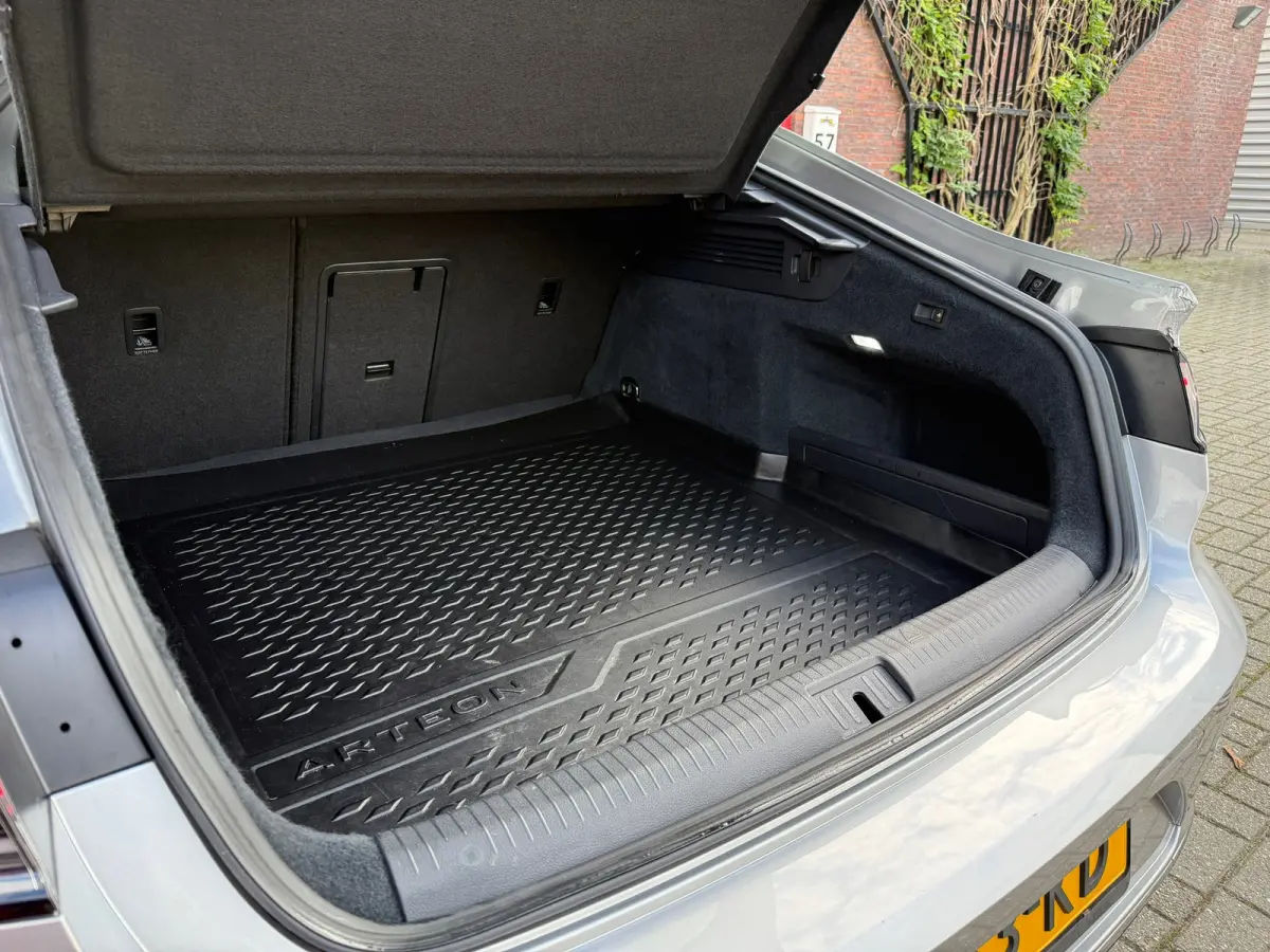 1.4 TSI eHybrid R-Line Business+ - Automaat - Winterpakket - Navi - Leder -Org.NL