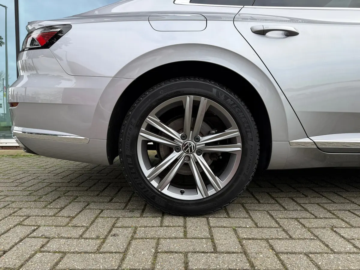 1.4 TSI eHybrid R-Line Business+ - Automaat - Winterpakket - Navi - Leder -Org.NL