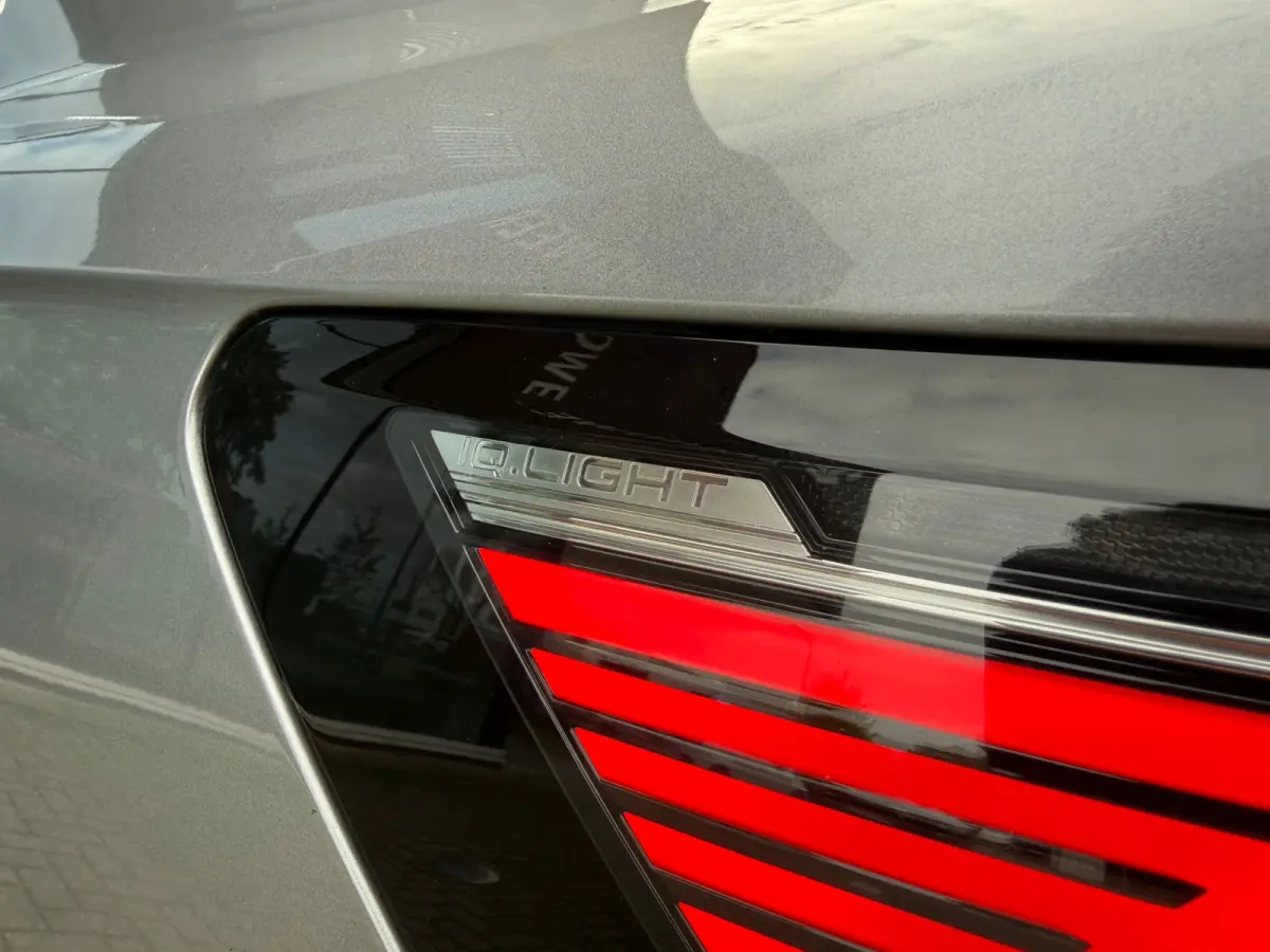 1.4 TSI eHybrid R-Line Business+ - Automaat - Winterpakket - Navi - Leder -Org.NL