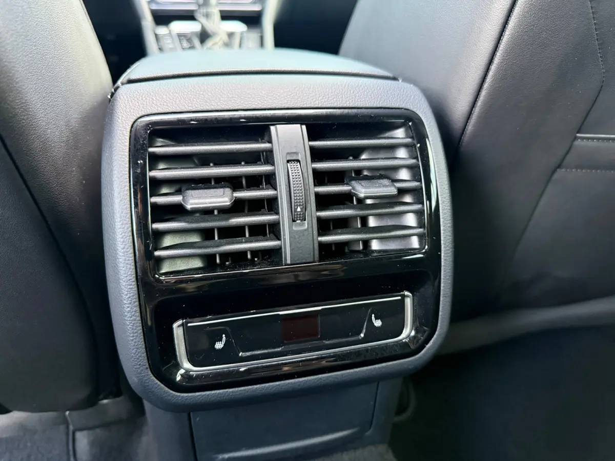 1.4 TSI eHybrid R-Line Business+ - Automaat - Winterpakket - Navi - Leder -Org.NL