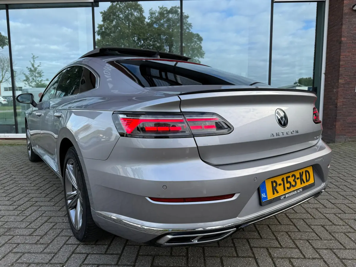 1.4 TSI eHybrid R-Line Business+ - Automaat - Winterpakket - Navi - Leder -Org.NL