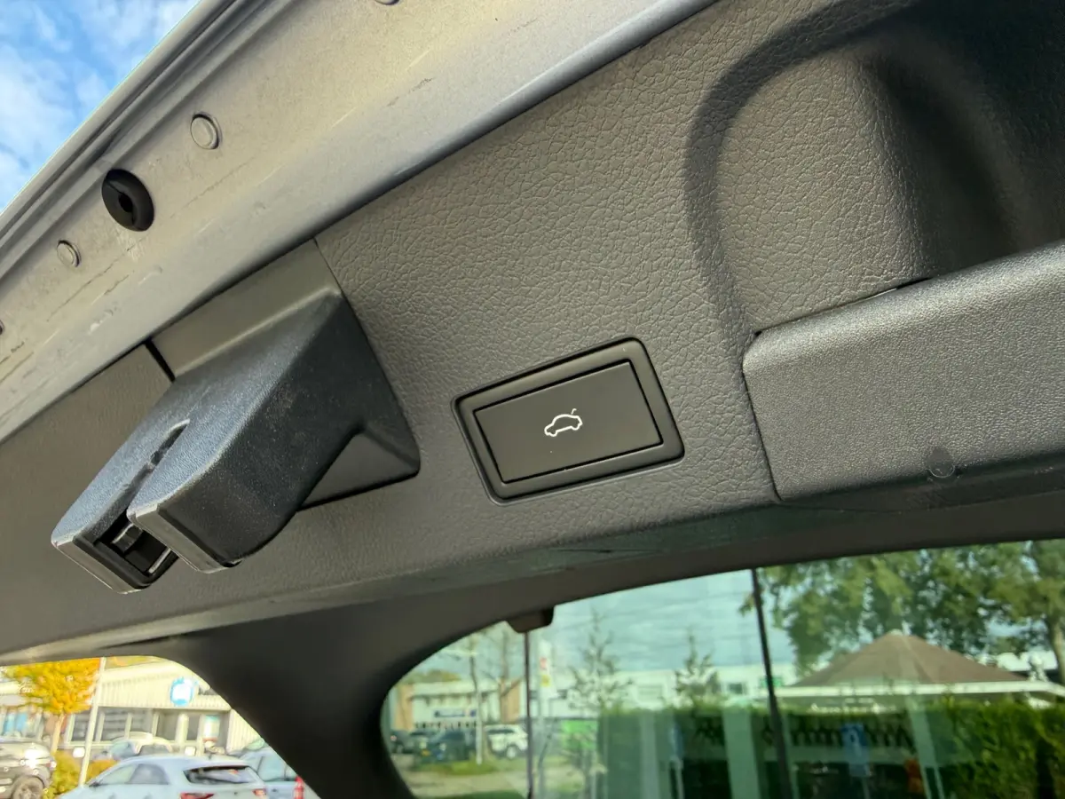 1.4 TSI eHybrid R-Line Business+ - Automaat - Winterpakket - Navi - Leder -Org.NL