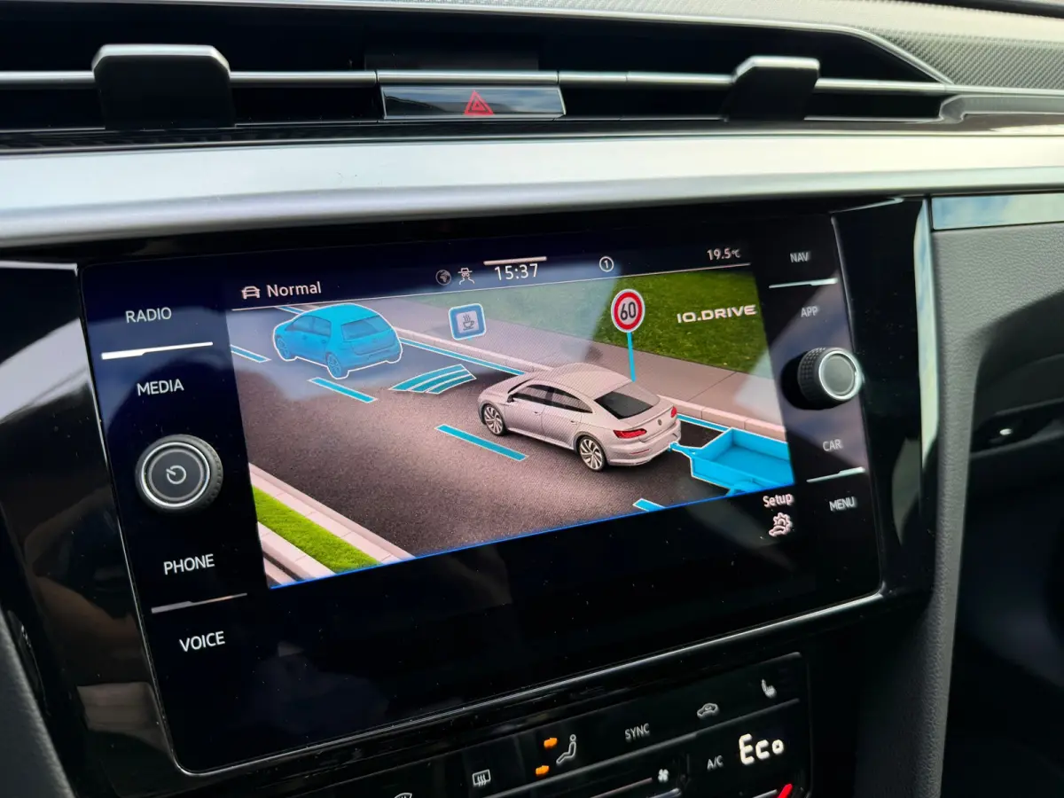 1.4 TSI eHybrid R-Line Business+ - Automaat - Winterpakket - Navi - Leder -Org.NL