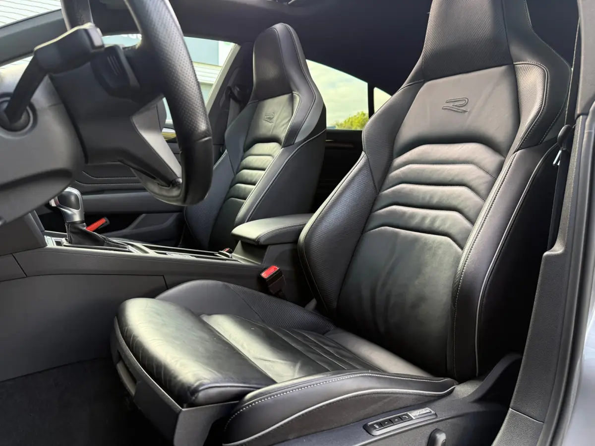 1.4 TSI eHybrid R-Line Business+ - Automaat - Winterpakket - Navi - Leder -Org.NL
