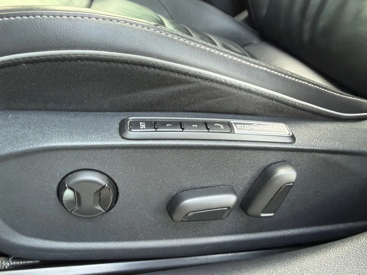 1.4 TSI eHybrid R-Line Business+ - Automaat - Winterpakket - Navi - Leder -Org.NL