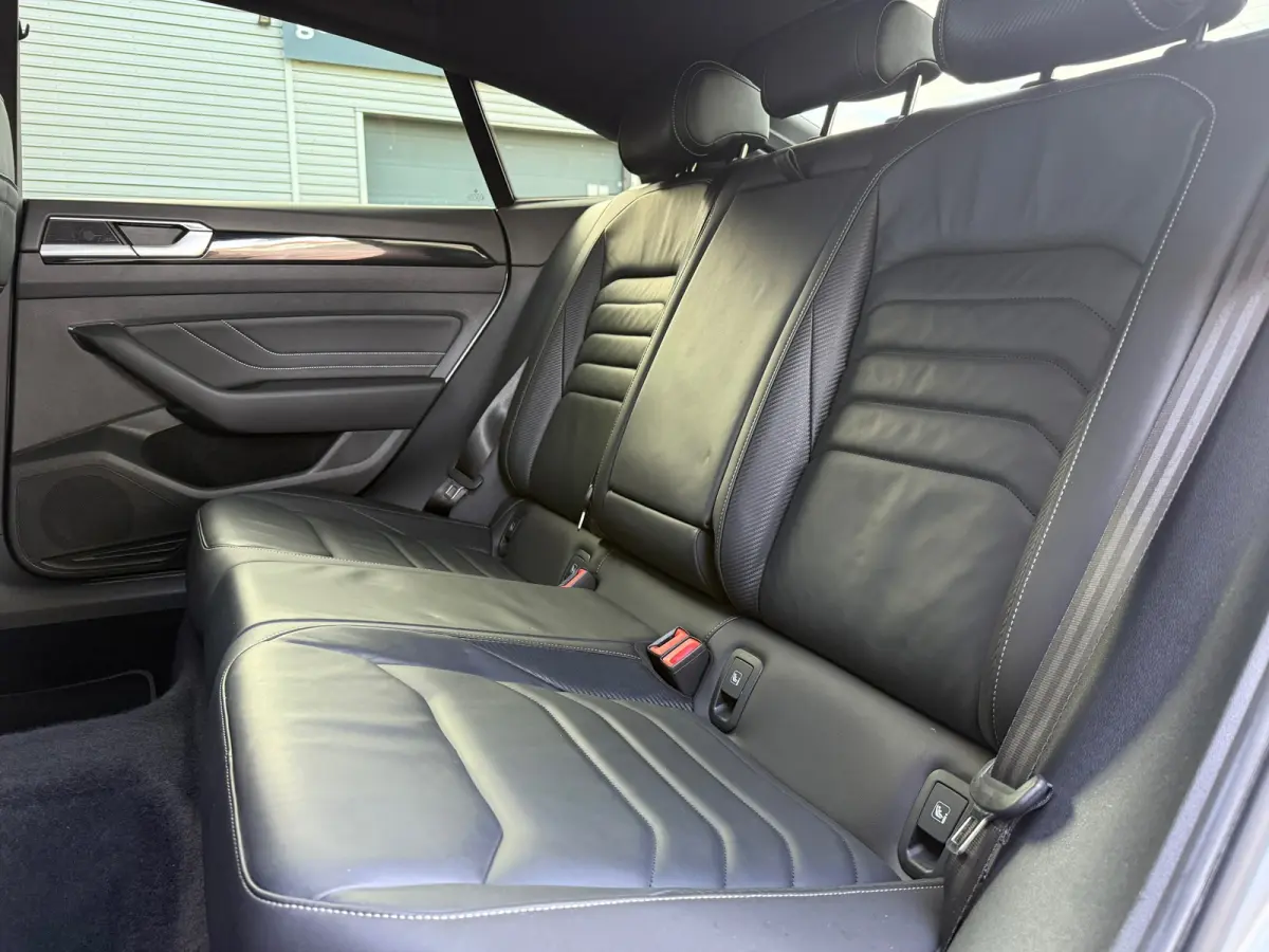 1.4 TSI eHybrid R-Line Business+ - Automaat - Winterpakket - Navi - Leder -Org.NL