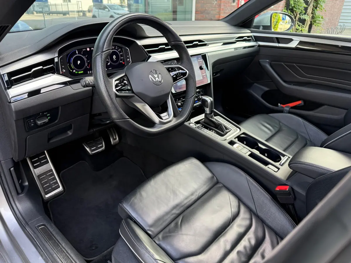 1.4 TSI eHybrid R-Line Business+ - Automaat - Winterpakket - Navi - Leder -Org.NL