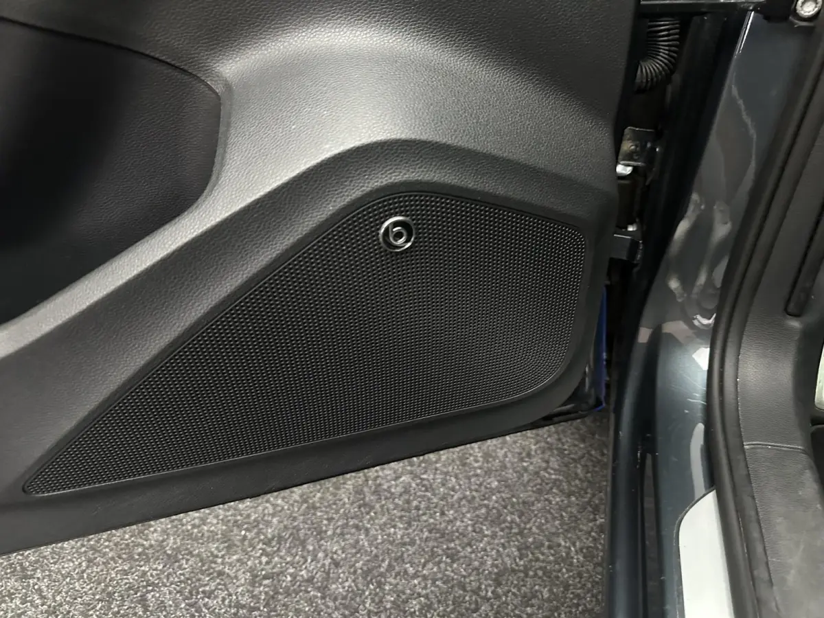 1.5 TSI FR Business Intense Black PANO BEATS AUDIO