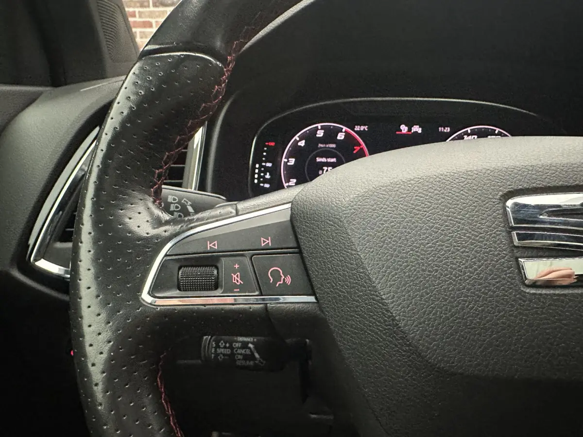 1.5 TSI FR Business Intense Black PANO BEATS AUDIO