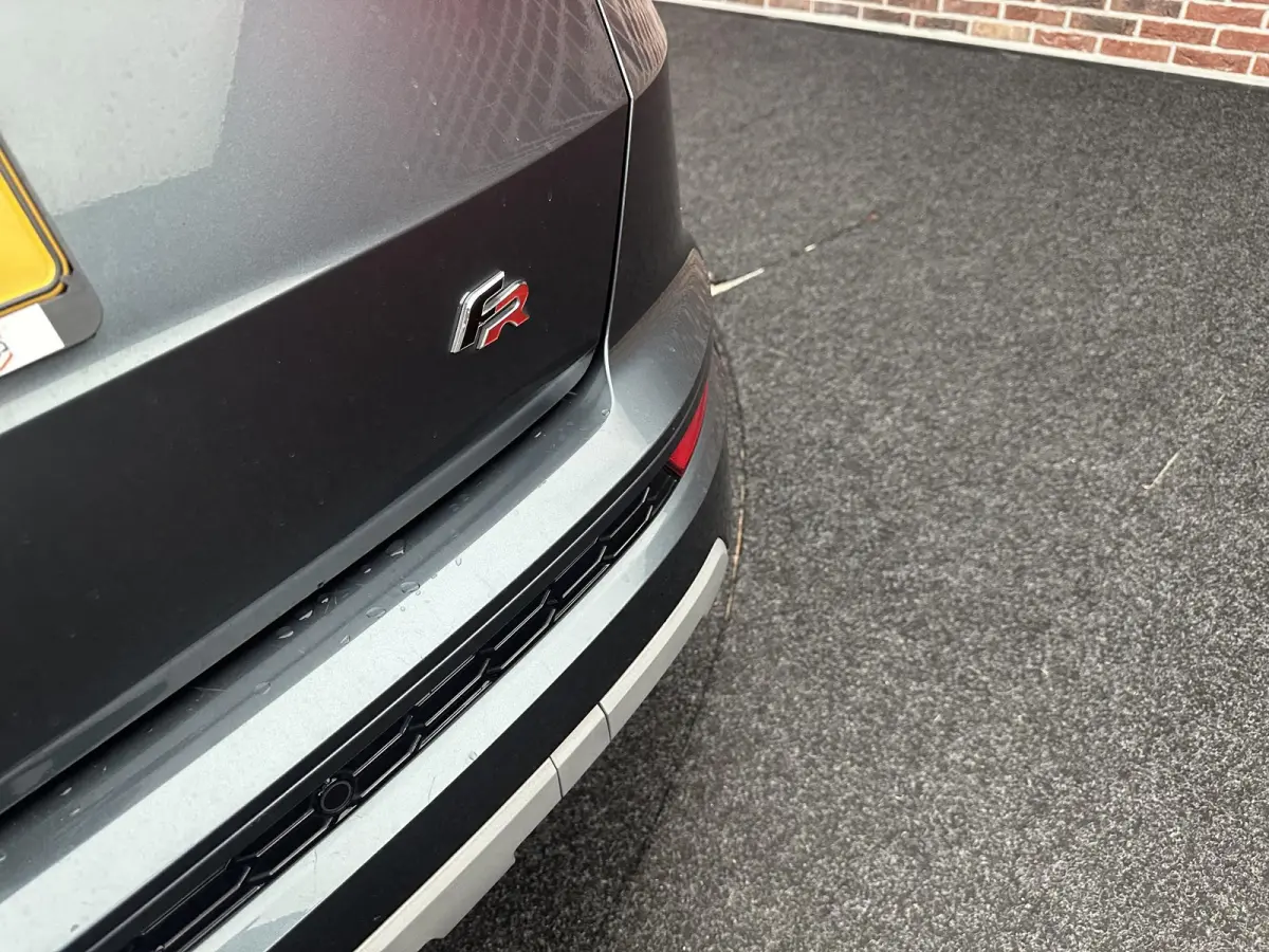 1.5 TSI FR Business Intense Black PANO BEATS AUDIO