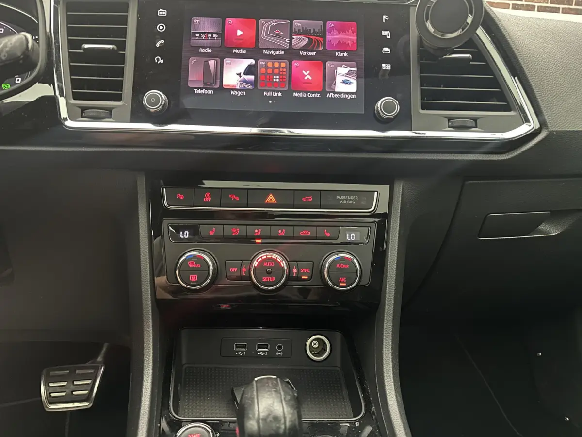 1.5 TSI FR Business Intense Black PANO BEATS AUDIO