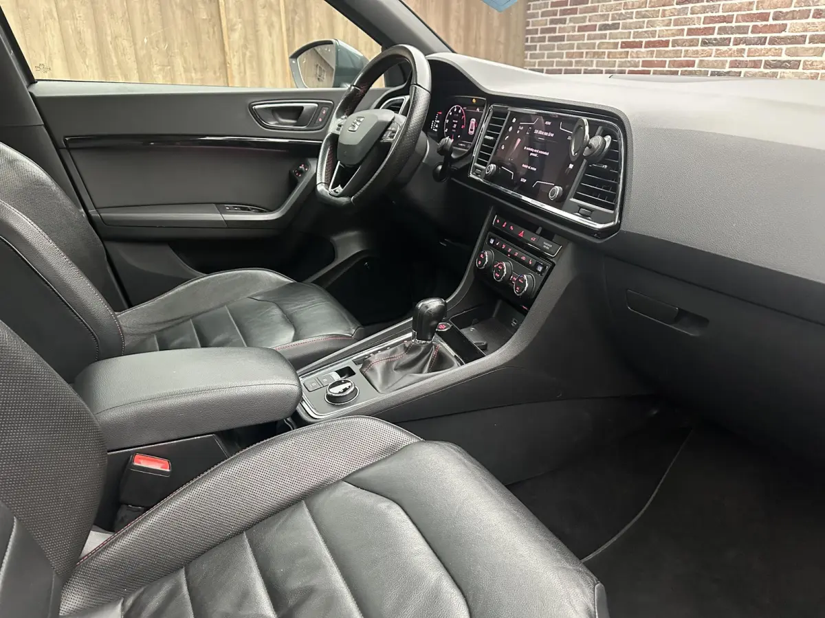 1.5 TSI FR Business Intense Black PANO BEATS AUDIO