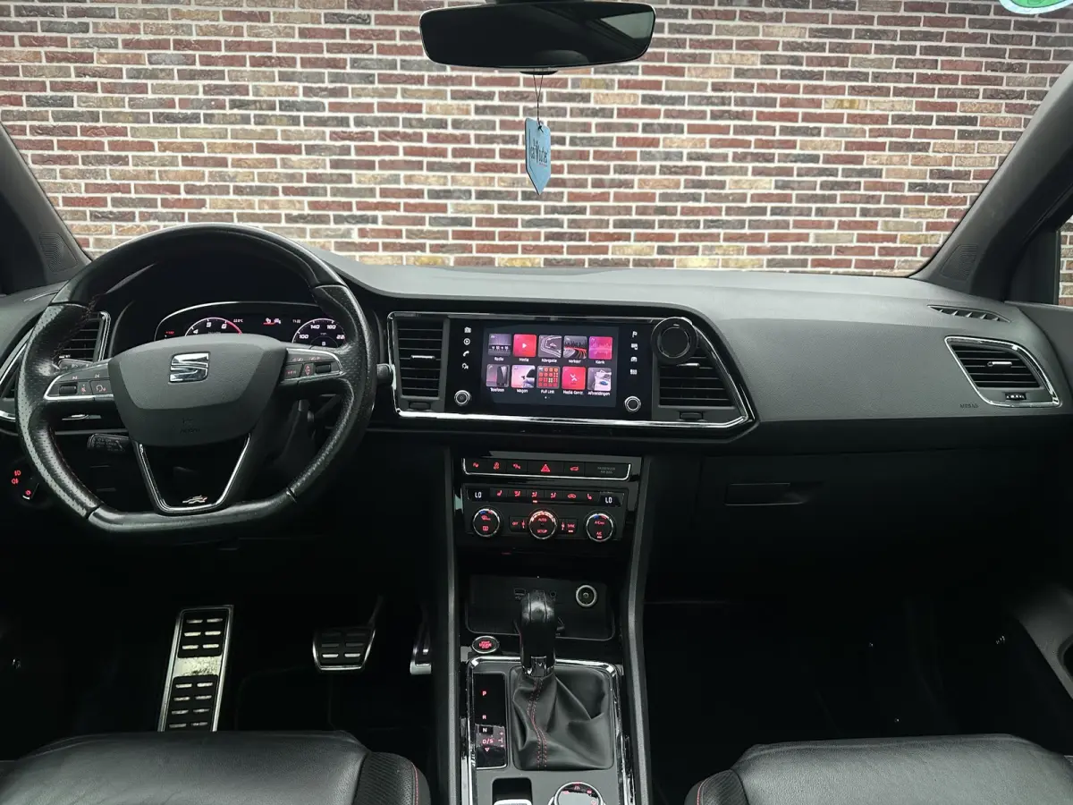 1.5 TSI FR Business Intense Black PANO BEATS AUDIO