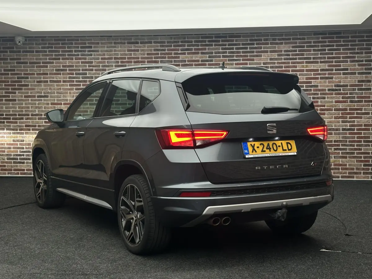 1.5 TSI FR Business Intense Black PANO BEATS AUDIO
