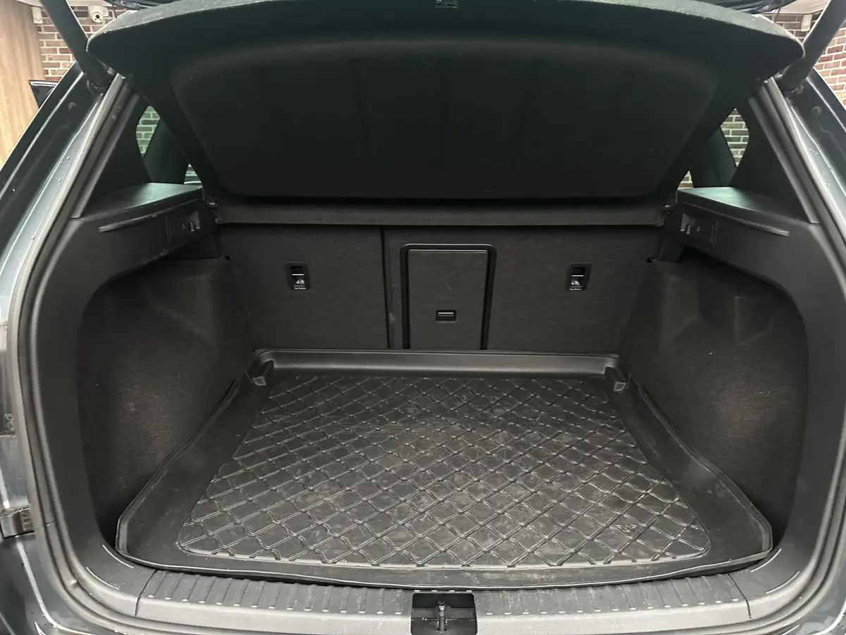 1.5 TSI FR Business Intense Black PANO BEATS AUDIO
