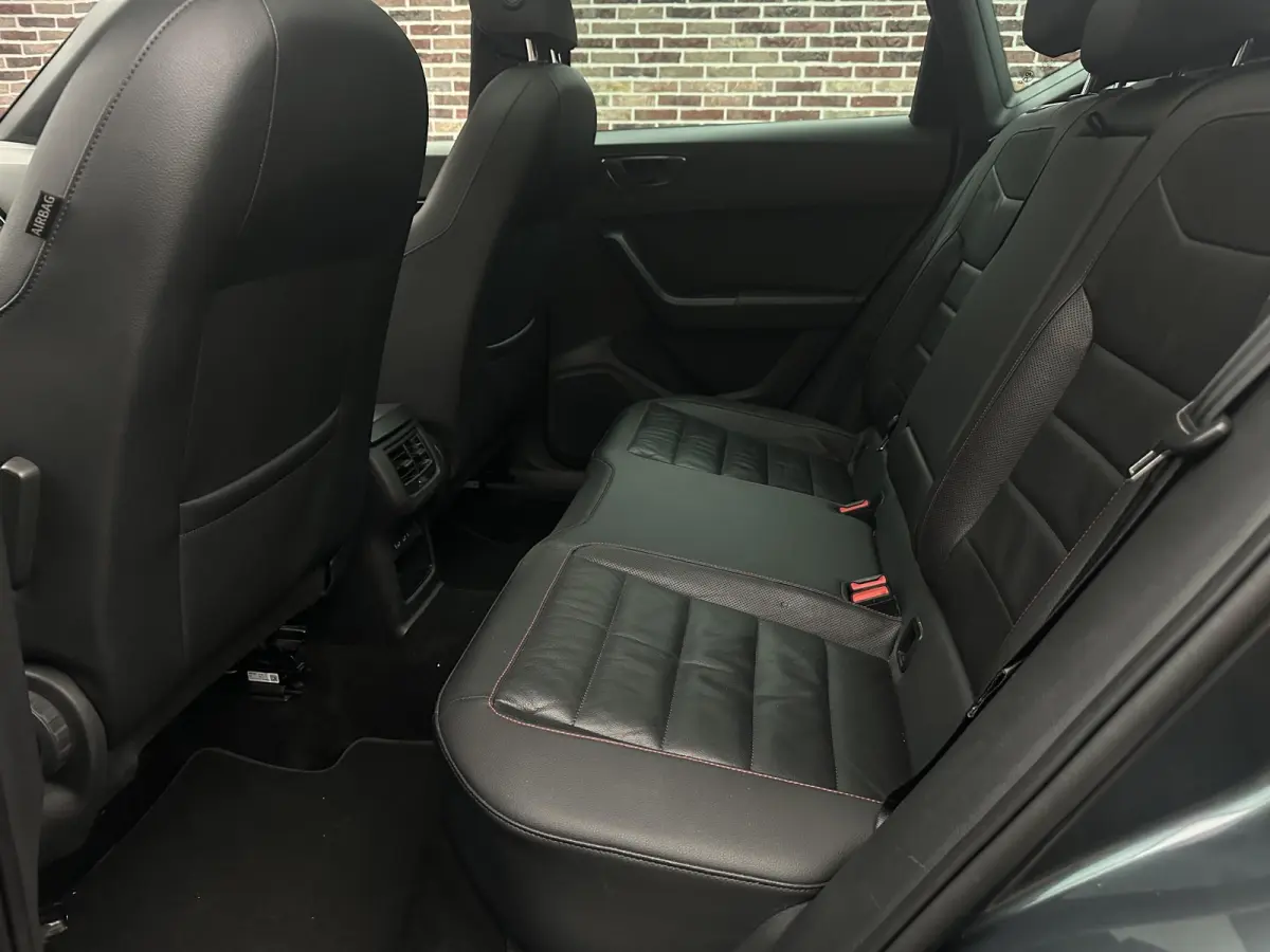 1.5 TSI FR Business Intense Black PANO BEATS AUDIO