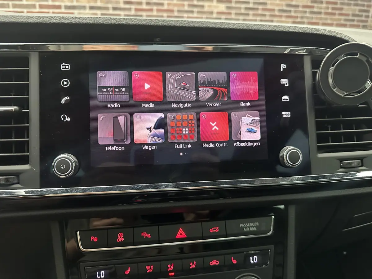 1.5 TSI FR Business Intense Black PANO BEATS AUDIO