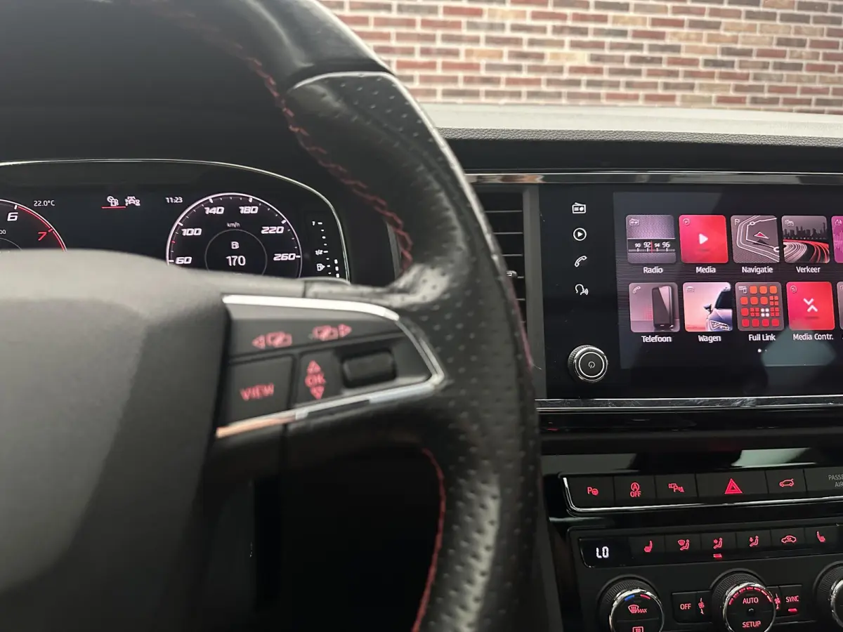 1.5 TSI FR Business Intense Black PANO BEATS AUDIO