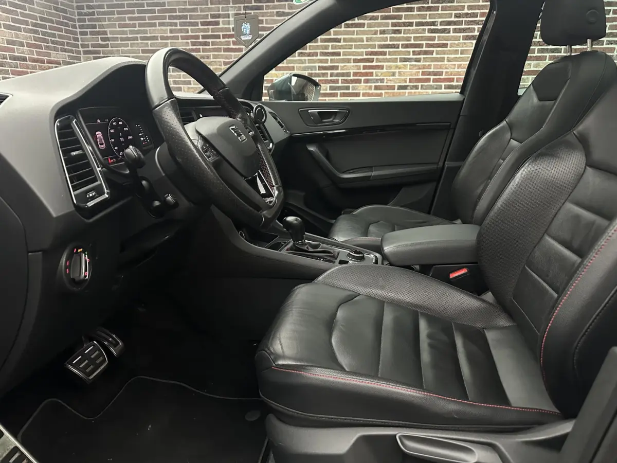 1.5 TSI FR Business Intense Black PANO BEATS AUDIO