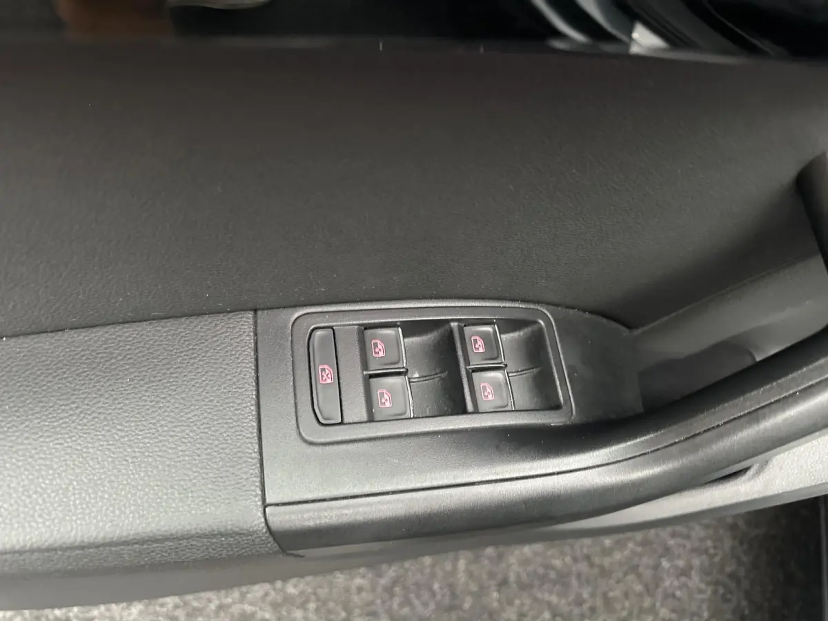 1.5 TSI FR Business Intense Black PANO BEATS AUDIO