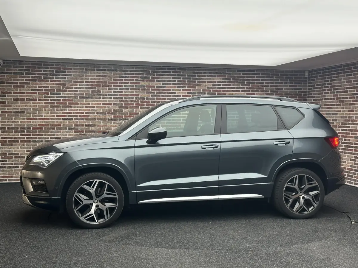 1.5 TSI FR Business Intense Black PANO BEATS AUDIO