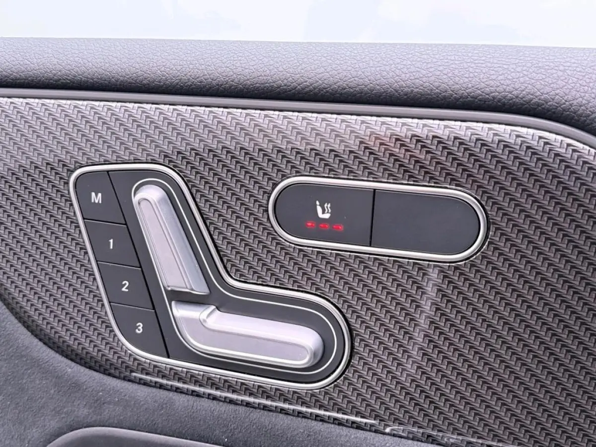 250 e Business Solution AMG / Memory-Stoelen / Panaromadak / Trekhaak / Headup-Display /