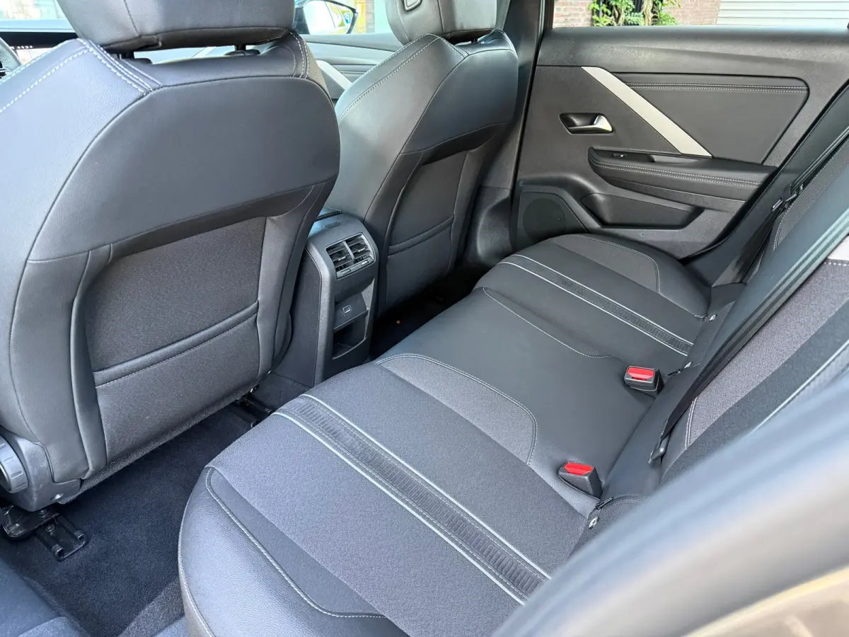 1.2 Turbo Hybrid GS - Automaat - Navi - Camera - Winterpakket - Org.NL